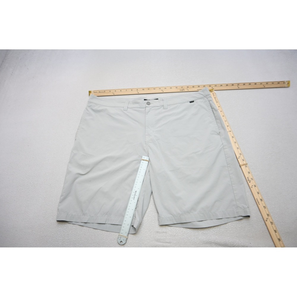 TravisMathew Golf Shorts Mens 42 Grey Stretch Performance Flat Front Excellent